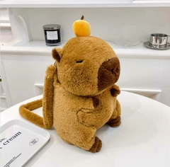 Mochila Peluche Capybara con Accesorios