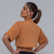 CROPPED MAXXI EVERYDAY CARAMELO - comprar online