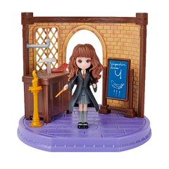 Muñecos Articu. Harry Potter Wizarding 6061846 Playset Hermione Aula Encantos