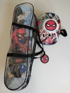Imagen de Skate Spiderman 60x15 con casco, rodrilleras y coderas. En estuche de plástico