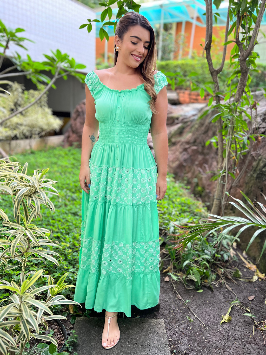 Vestido feminino best sale ombro a ombro