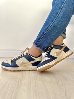 Tenis nike azul e dourado 2025