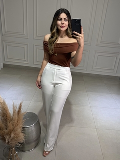 Pantalona Larissa na internet