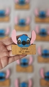 Stitch con cartel