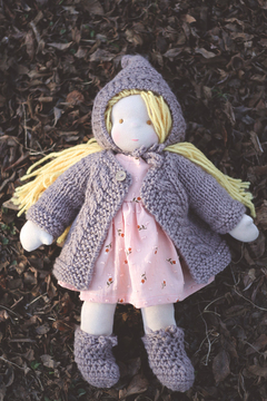 Muñeca Heidi rubia con conjunto tejido