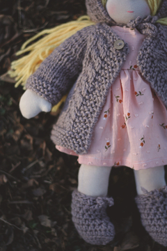 Muñeca Heidi rubia con conjunto tejido - comprar online