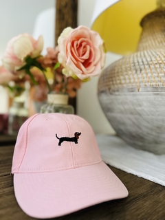 Salchigorra rosa con perrito negro