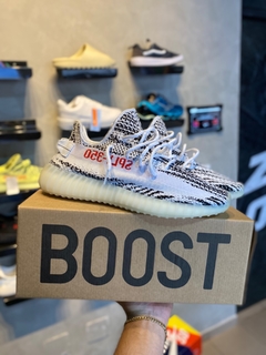 Yeezy Boost 350 Zebra na internet