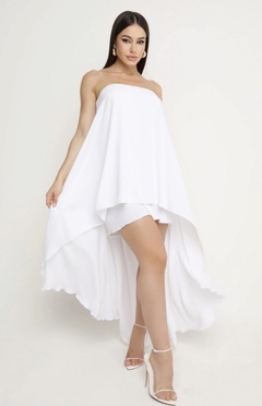 Vestido curto com cauda 2025