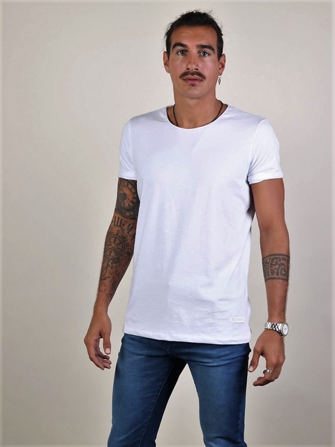 REMERA BASICA CUELLO ANCHO