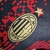 camisa-ac-milan-iv-fourth-22-23-especial-special-collab-koche-vermelha-preta-masculina-modelo-player-zlatan-ibrahimovic-ibra-rafael-leao-tonali-giroud-theo-maignan-brahim-diaz-tomori-6