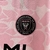 camisa-inter-miami-bape-rosa-2023-masculina-modelo-torcedor-fan-soccer-lionel-messi-david-beckham-jordi-alba-busquets-suarez-3