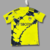 camisa-leeds-united-ii-away-masculina-2022-2023-22-23-masculino-modelo-torcedor-fan-amarela-aaronson-rodrigo-moreno-adams-bamford-roca-1