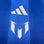 camisa-seleção-argentina-kit-messi-2024-pitch-street-uniforme-especial-messi-azul-dourada-masculina-modelo-fan-torcedor-lionel-messi-3