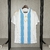 camisa-seleção-argentina-kit-messi-2024-pitch-street-uniforme-especial-messi-branco-masculina-modelo-fan-torcedor-lionel-messi-1