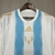 camisa-seleção-argentina-kit-messi-2024-pitch-street-uniforme-especial-messi-branco-masculina-modelo-fan-torcedor-lionel-messi-2
