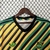 camisa-selecao-jamaica-jamaicana-linha-rei-do-reggae-2024-bob-marley-amarela-verde-riscada-masculina-modelo-torcedor-fan-reggae-boyz-michail-antonio-bailey-gray-blake-4
