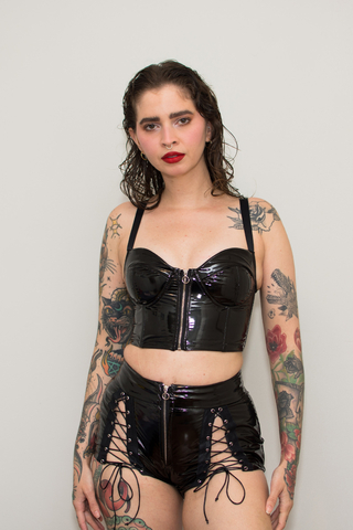 CORSET CROP DE VINIL PRETO