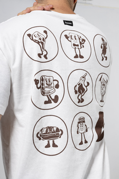 Imagen de Remera semi-oversized Locos Personajes - Crudo