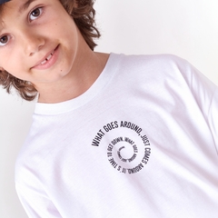 REMERA ESTAMPA WHAT GOES AROUND BLANCO en internet