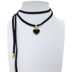 Colar Choker Amaea Camurça Coração Resinado Folheado a Ouro 18k