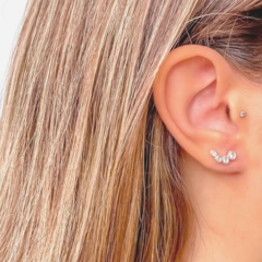 Brinco Amaea Ear Cuff 4 Zircônias Folheado a Prata