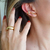 Ear cuff cravejado em zircônias coloridas - comprar online