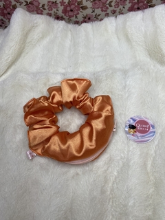 Scrunchie com zíper “tamanho padrão”