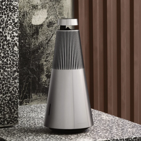 Imagem do Bang & Olufsen Beosound 2 l Brass Tone l Wireless Multiroom Speaker l Auto Falante Multi-Room 360º l Acoustic Lens Technology l WiFi & Bluetooth l Chromecast & Google Assistant Integrados l Compatível com Apple 2 & Spotify Connect l Recomendado para áreas de 10m² até 60m²