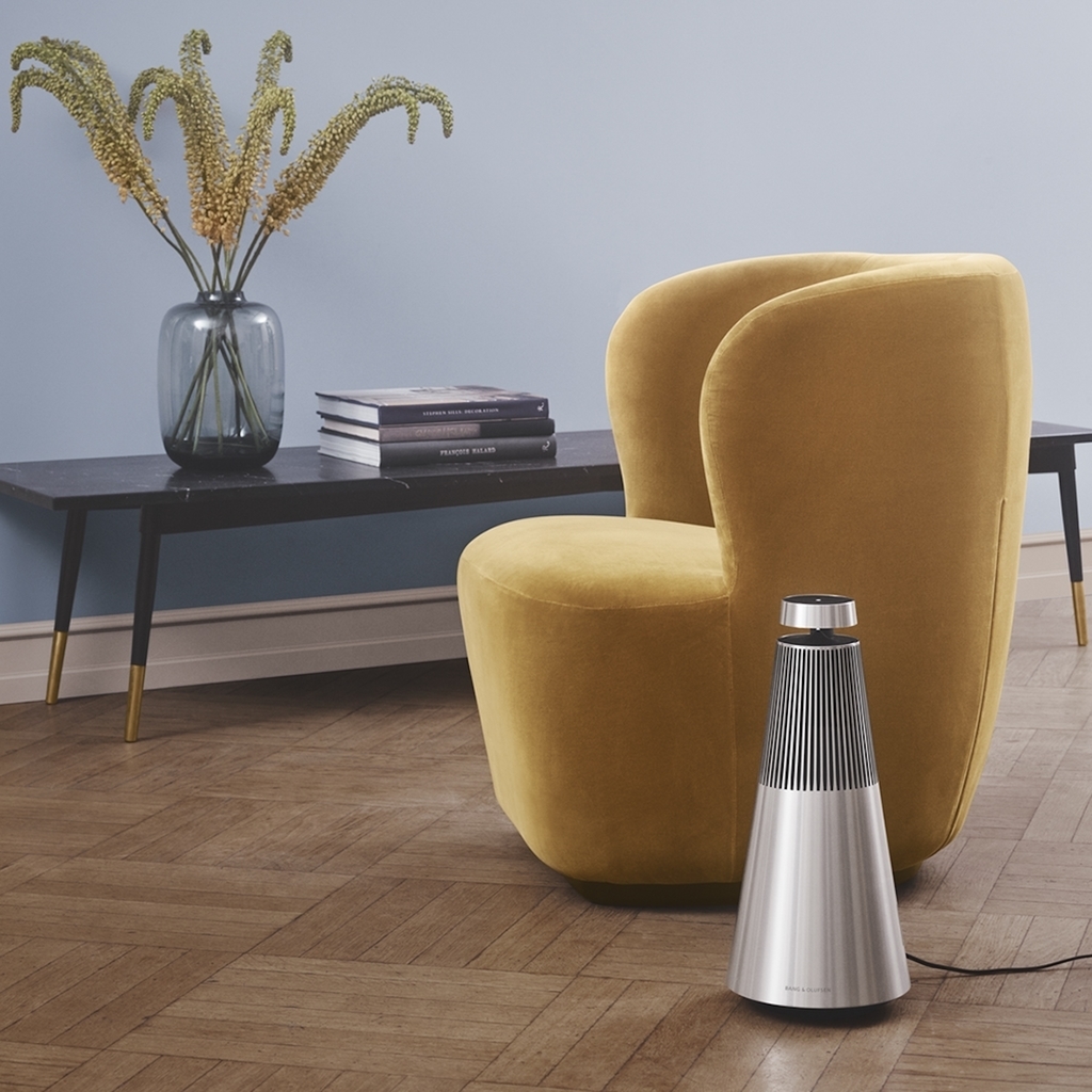 Bang & Olufsen Beosound 2 l Natural Brushed l Wireless Multiroom Speaker l Auto Falante Multi-Room 360º l Acoustic Lens Technology l WiFi & Bluetooth l Chromecast & Google Assistant Integrados l Compatível com Apple 2 & Spotify Connect l Recomendado para áreas de 10m² até 60m² - Loja do Jangão - InterBros