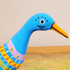 Pássaro Madeira Zé Crente Ilha do Ferro - Azul/Amarelo/Rosa - comprar online