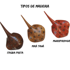 Arraia Marchetada em Madeira Mirá Tauá 38cm - Etnia Baré - ARUH  Arte | Decor | Artesanato