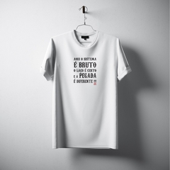 Camiseta frase: Aqui o sistema é bruto - EC Company, loja oficial do cantor Eduardo Costa, trazendo o que a de melhor na moda sertaneja.