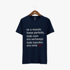 Camiseta frase: Se o mundo fosse perfeito - EC Company, loja oficial do cantor Eduardo Costa, trazendo o que a de melhor na moda sertaneja.