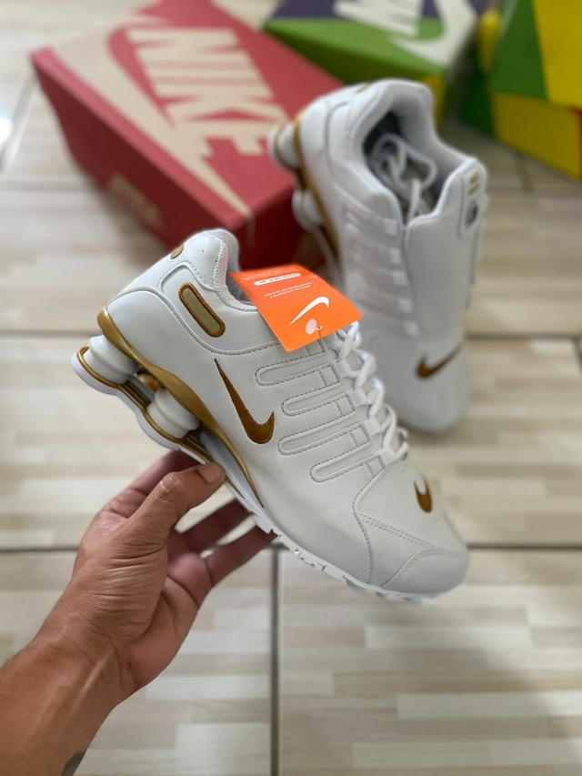 NIKE SHOX NZ BRANCO DOURAD Tigshoes Importados