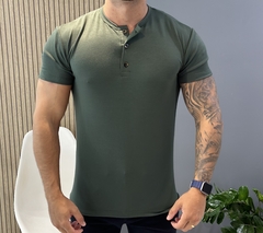 CAMISETA MOLETINHO HENLEY VERDE - Man In Motion Outlet