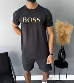 CAMISETA BOSS PRETA ESCRITA BRILHOSA - comprar online