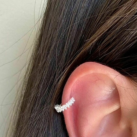 Piercing prata tragus patinha cravejada