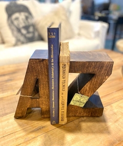 Sujeta libros de madera - La Carpintería Buenos Aires