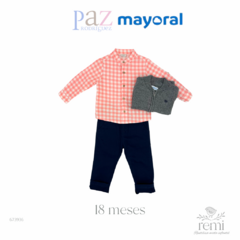 Conjunto 3 piezas camisa coral, pantalón azul y suéter gris 18 meses Paz Rodríguez +Mayoral