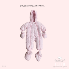 Buzo rosa. Marca: Dulces Moda Infantil Talla: 1-3 meses