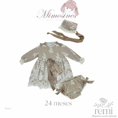 Vestido beige con encaje, capota y cubre pañal 24 meses Mimosines