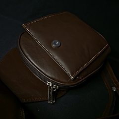 Imagen de Morral/Mochila de cuero premium con cierres. Color Habano.