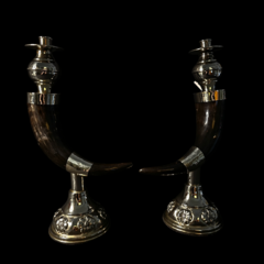 Candelabro de hueso y alpaca . - comprar online