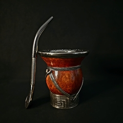 Image of Mate de calabaza y alpaca con base. Orfebrería fina.