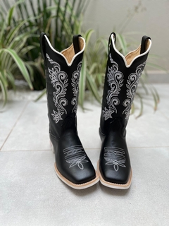 BOTA TEXANA BORDADO RAMOS BRANCO COURO PRETO - comprar online