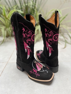 BOTA TEXANA BORDADO FILTRO DOS SONHOS NOSSA SENHORA E MULA ROSA COURO NOBUCK PRETO