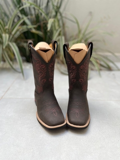 BOTA TEXANA BORDADO RAMOS MARROM COURO MARROM ESCURO - comprar online