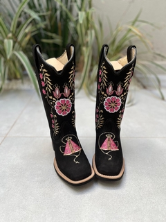 BOTA TEXANA BORDADO FLORES ROSA E BEGE NOSSA SENHORA ROSA COURO NOBUCK PRETO - comprar online