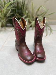 BOTA TEXANA TRIBAL E FLORÃO ROSA COURO MARROM SOLADO VIRA ROSA - comprar online